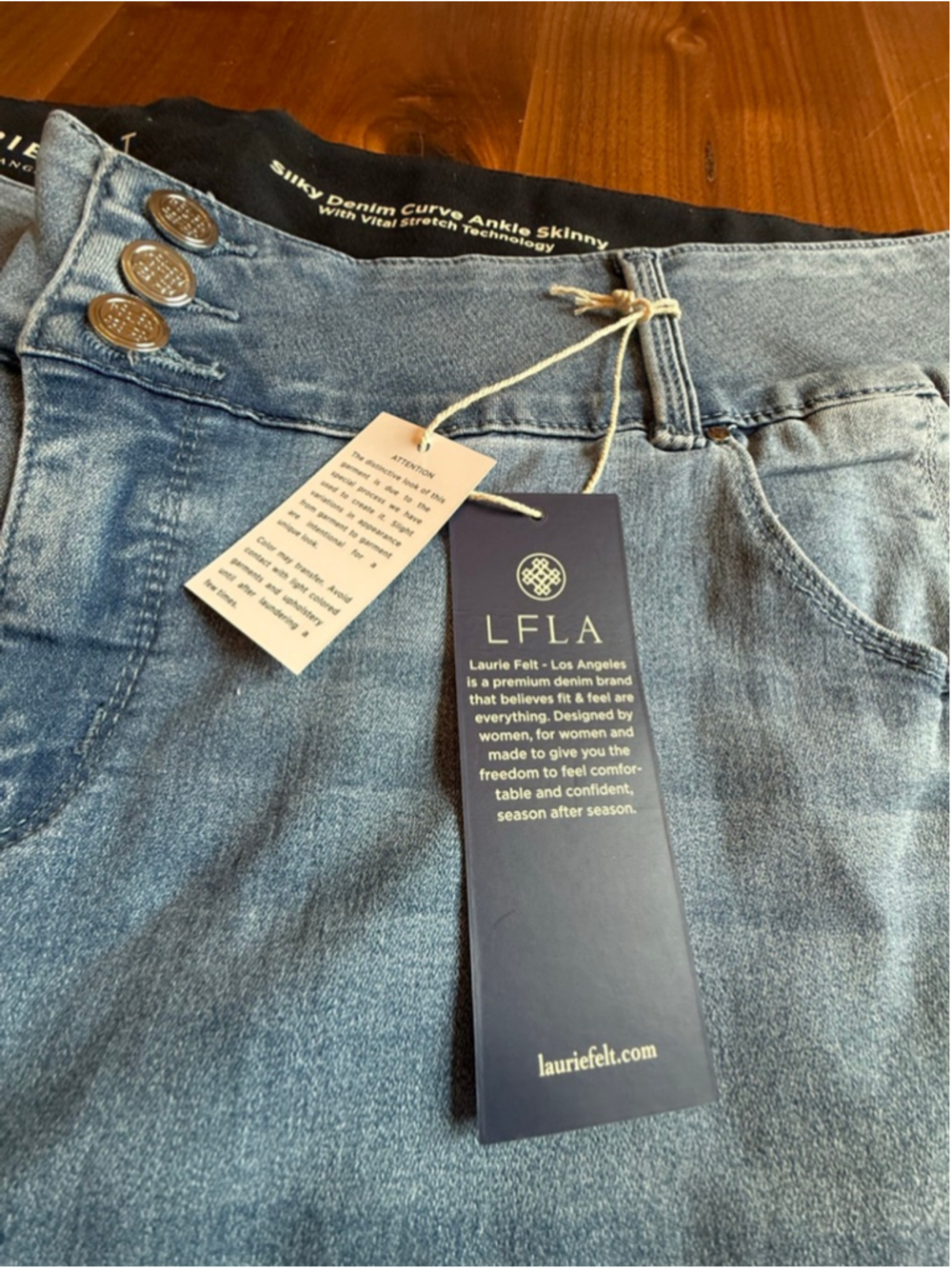 Laurie Felt Plus Light Wash Blue Silky Denim Capri Petite Plus Size 3XP - Picture 4 of 14